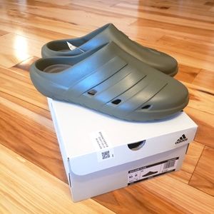 Adidas Adicane Clog - unisex size 10/11 - Olive green